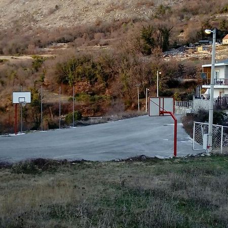 Vujas Village Pleasure Kotor Luaran gambar