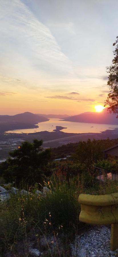 Vujas Village Pleasure Kotor Luaran gambar