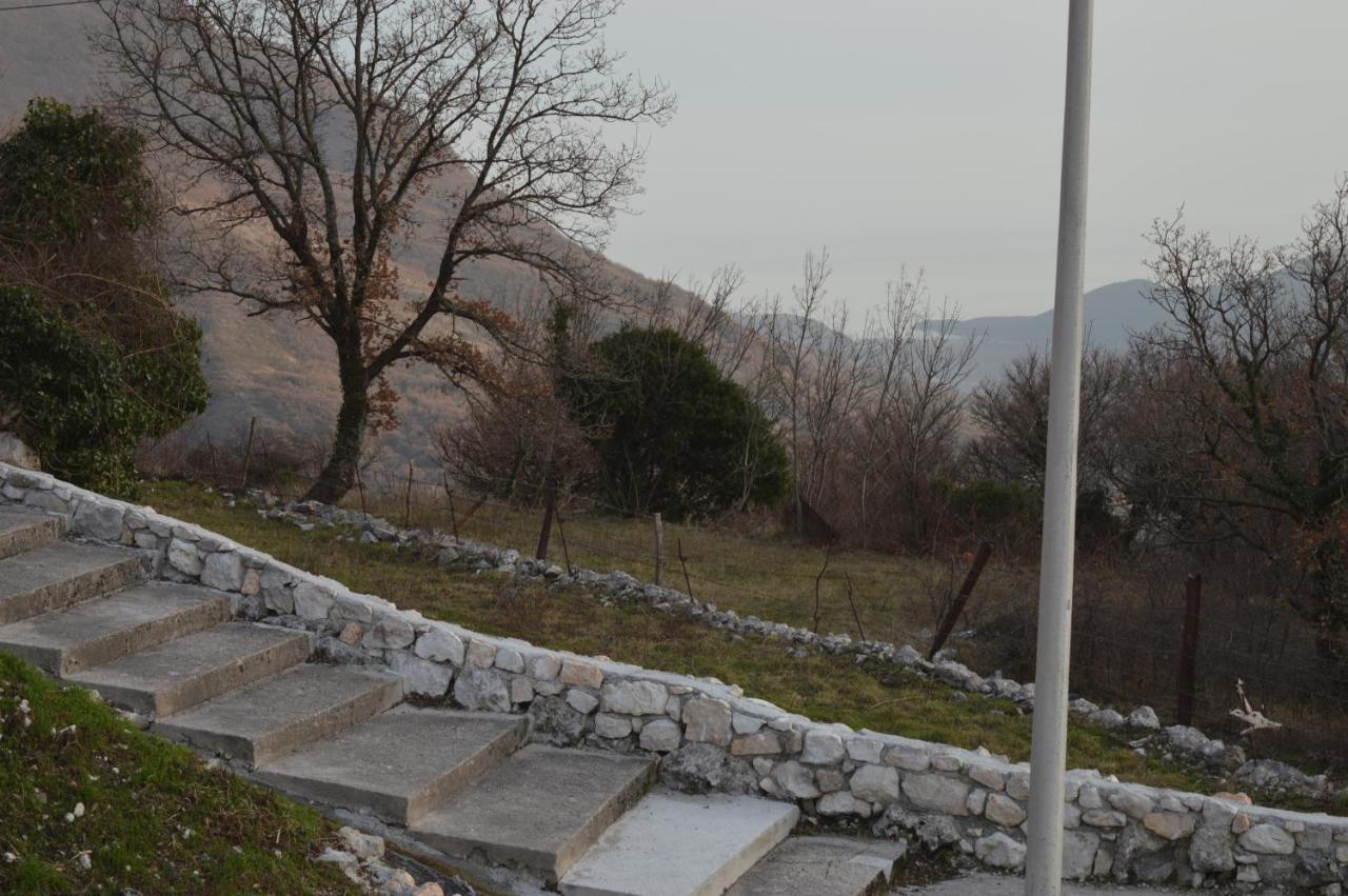 Vujas Village Pleasure Kotor Luaran gambar