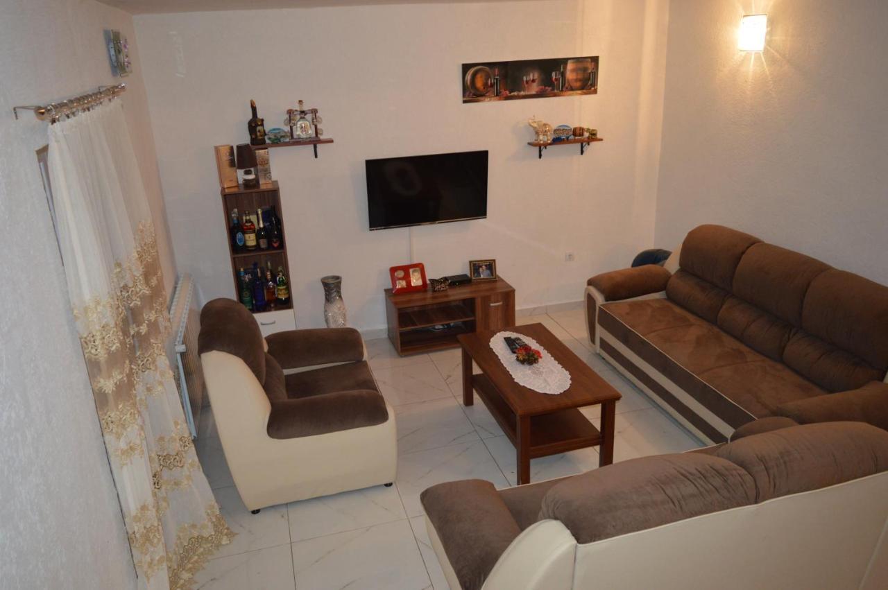Vujas Village Pleasure Kotor Luaran gambar