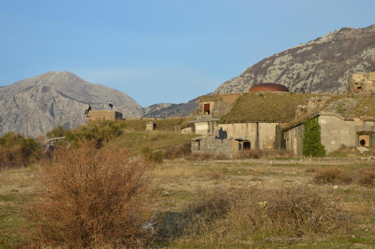 Vujas Village Pleasure Kotor Luaran gambar